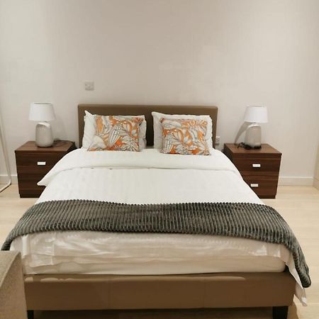 Comfy 1 Bed Studio 1 Minute From Train Station Daire Londra Dış mekan fotoğraf
