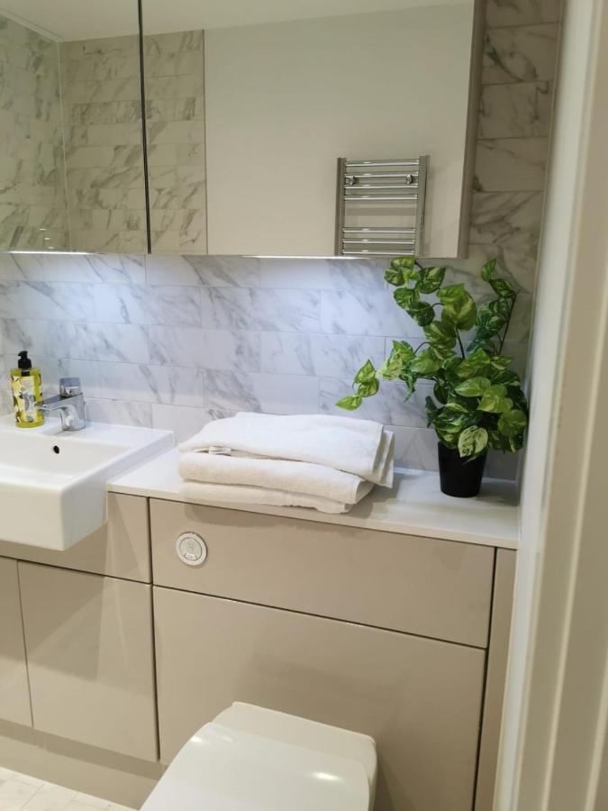 Comfy 1 Bed Studio 1 Minute From Train Station Daire Londra Dış mekan fotoğraf