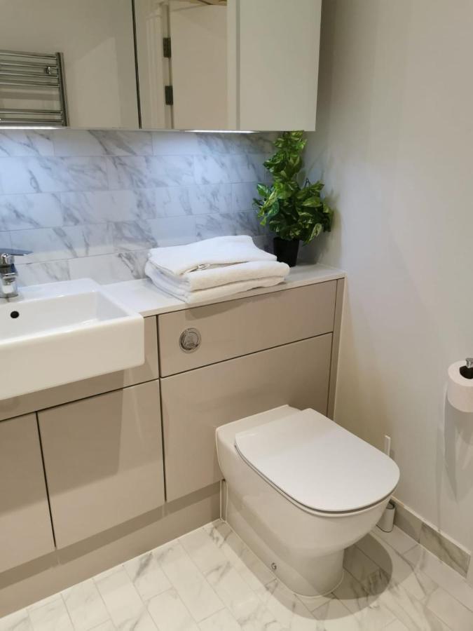 Comfy 1 Bed Studio 1 Minute From Train Station Daire Londra Dış mekan fotoğraf