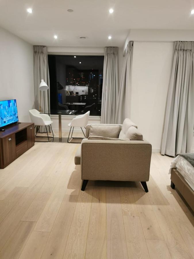 Comfy 1 Bed Studio 1 Minute From Train Station Daire Londra Dış mekan fotoğraf